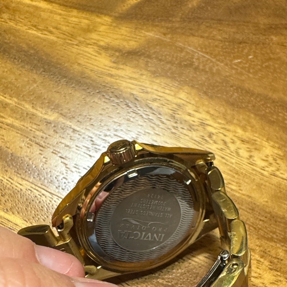 Invicta Gold and Blue Men's Watch - Picture 3 of 6